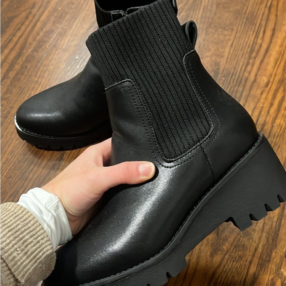 Canadian brand black leather boots - Picture 2 of 2